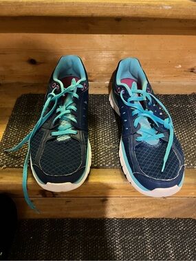 Nike Women's Navy and Teal Athletic Sneakers